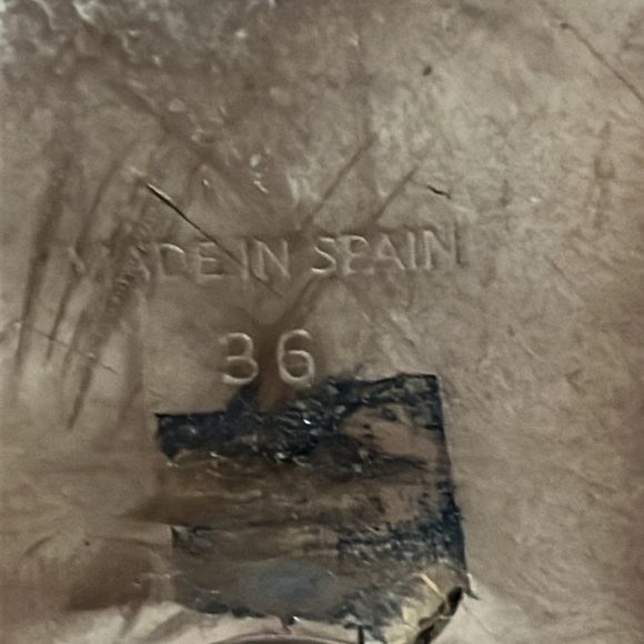 Green leather zip up ankle boots made in Spain - Picture 8 of 8